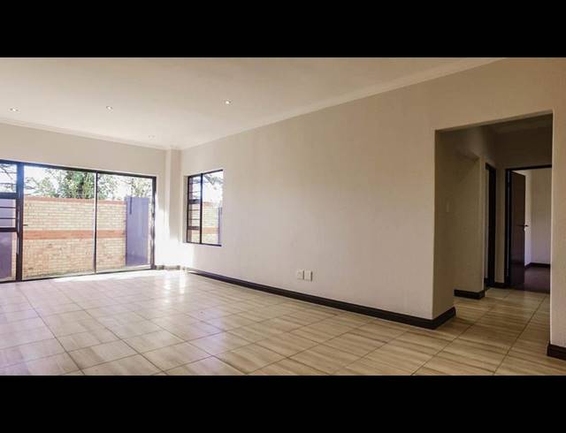 3 BEDROOM TOWNHOUSE FOR SALE IN NEWMARKET